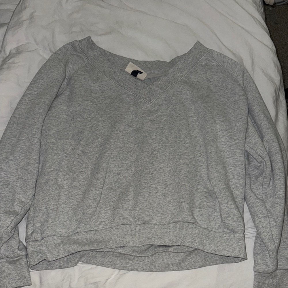 Universal Thread Light Gray V-Neck Top